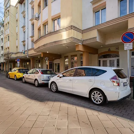 Eclipse Elegance * Budapest