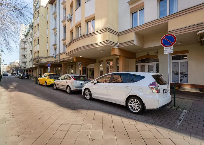 Eclipse Elegance * Budapest