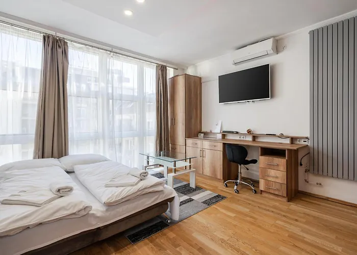 Eclipse Elegance * Budapest