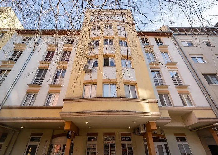 Eclipse Elegance Apartment